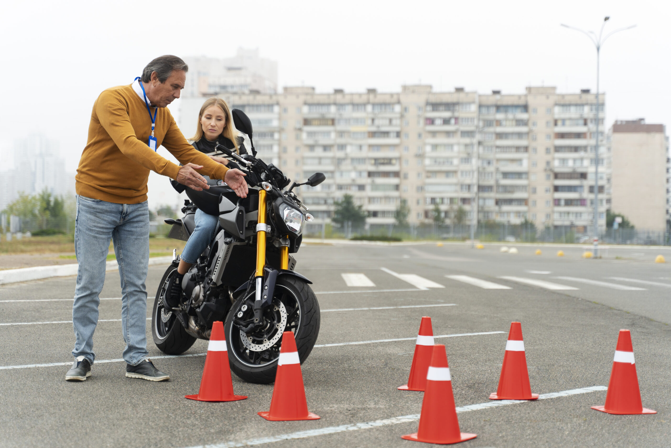 Precio real del carnet de moto en Zaragoza en 2026 para permisos A1, A2 y A con precios de autoescuelas locales